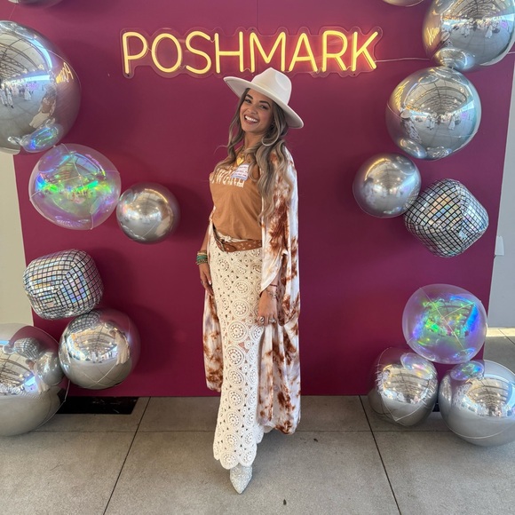 @chantall_me is LIVE! - Picture 6 of 17